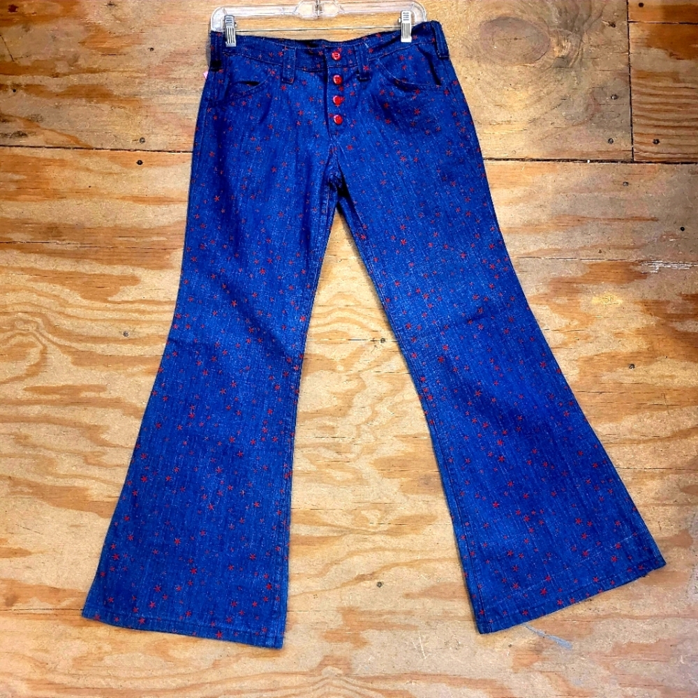 Vintage 1970s bellbottom jeans. Dark wash with Red Star Pattern . Size 10/12